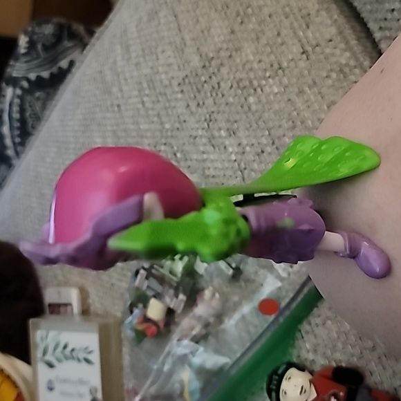 Kinder Maxi Elf Figurine - Picture 2 of 5